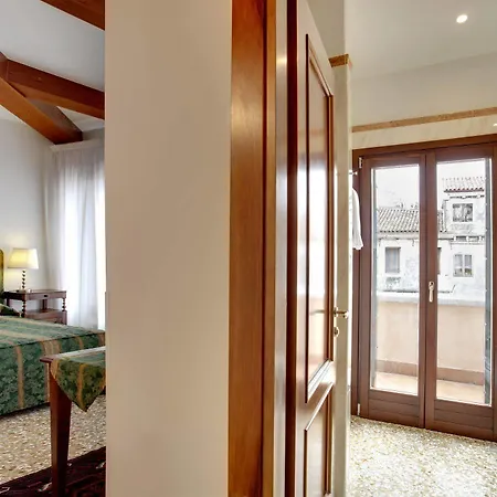 מלון San Giorgio Degli Schiavoni *